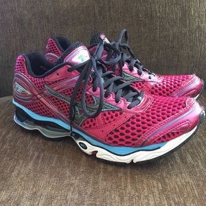 Mizuno Wave Creation 13
